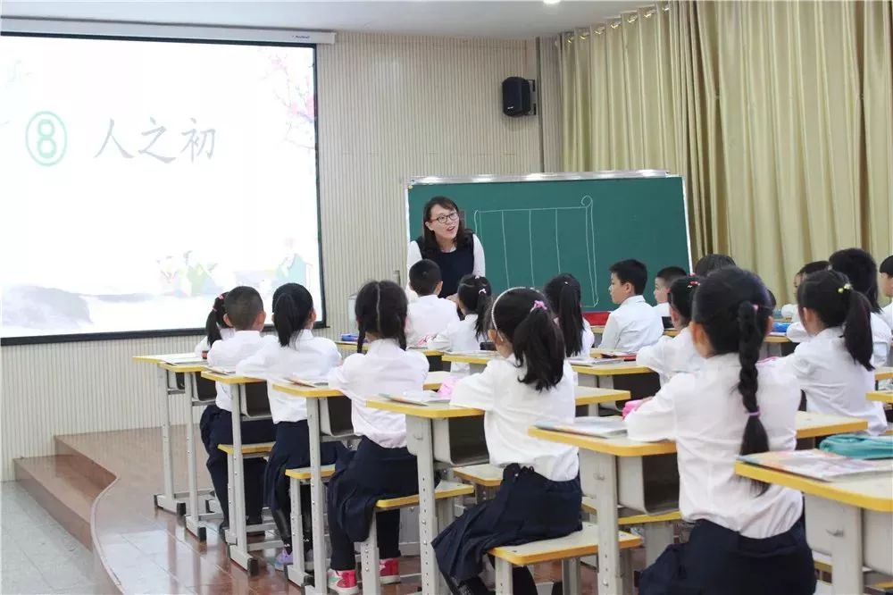 管家婆最準一碼一肖：如何結合市場動態(tài)進行預測